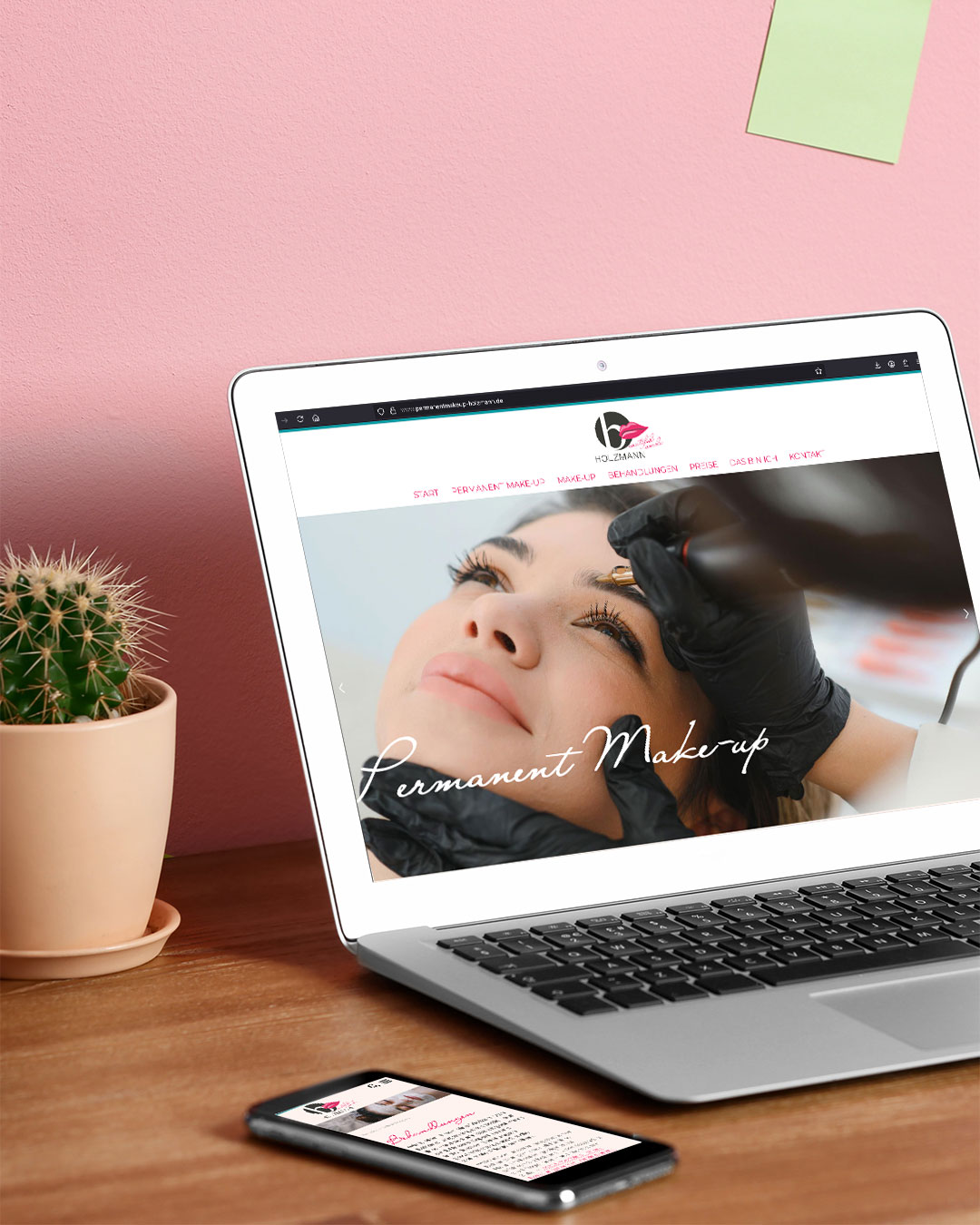 Webseite an Laptop und Handy