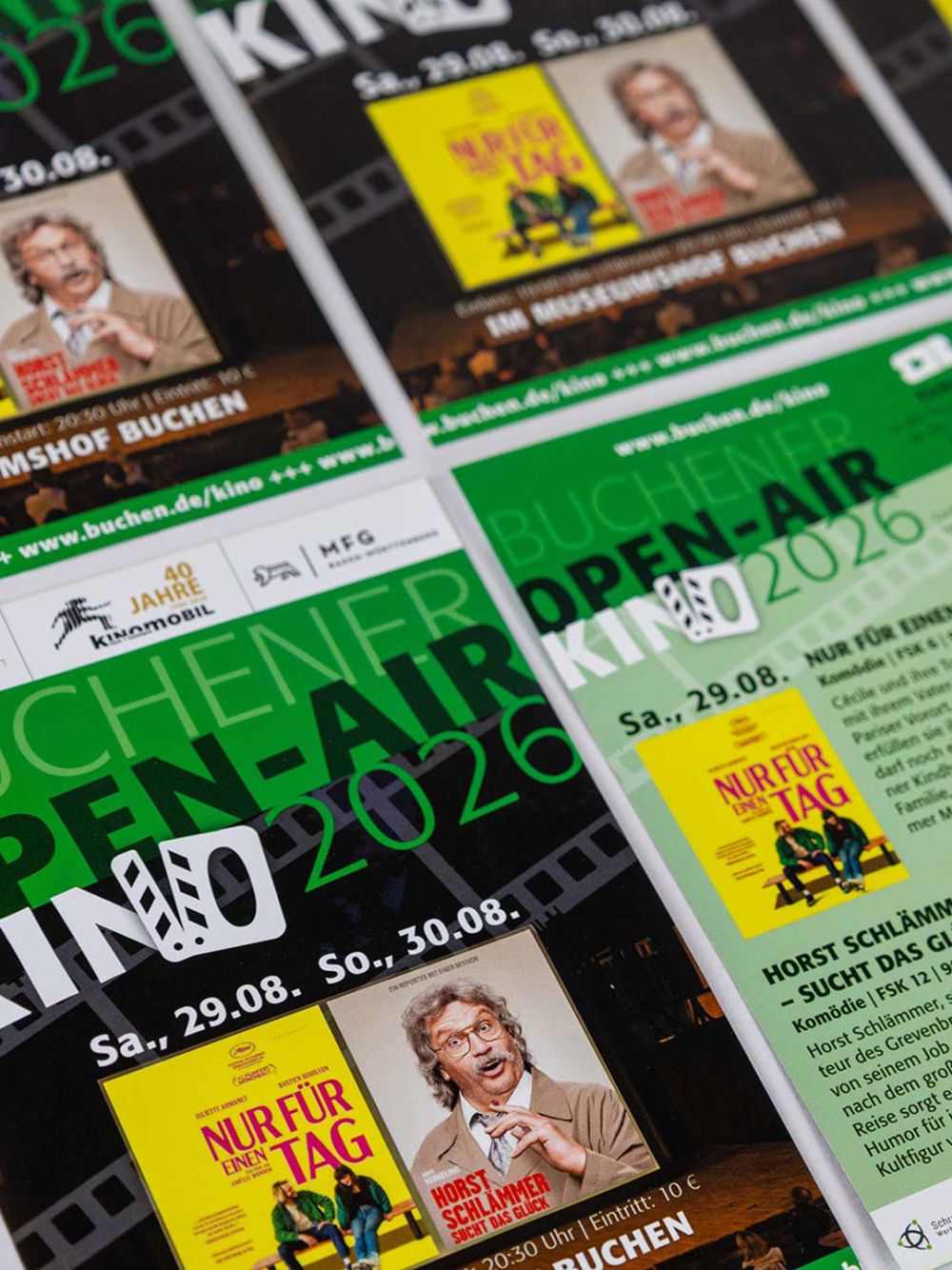 Flyer nebeneinander