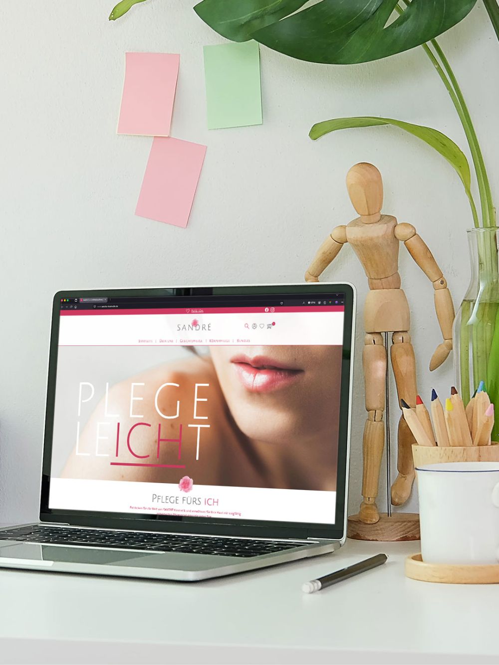 Onlineshop auf Laptop offen