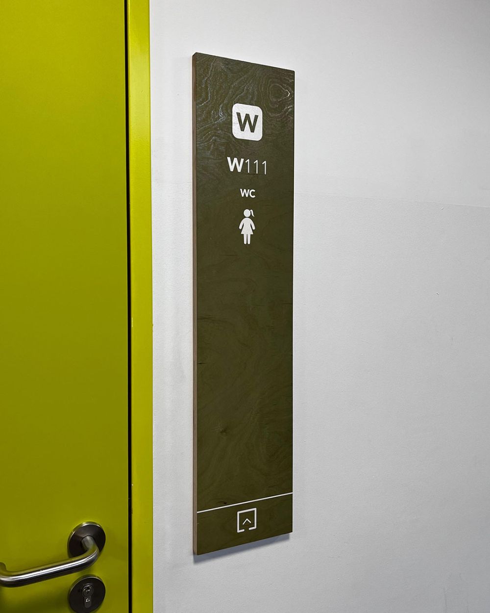 Holzschild Toilette