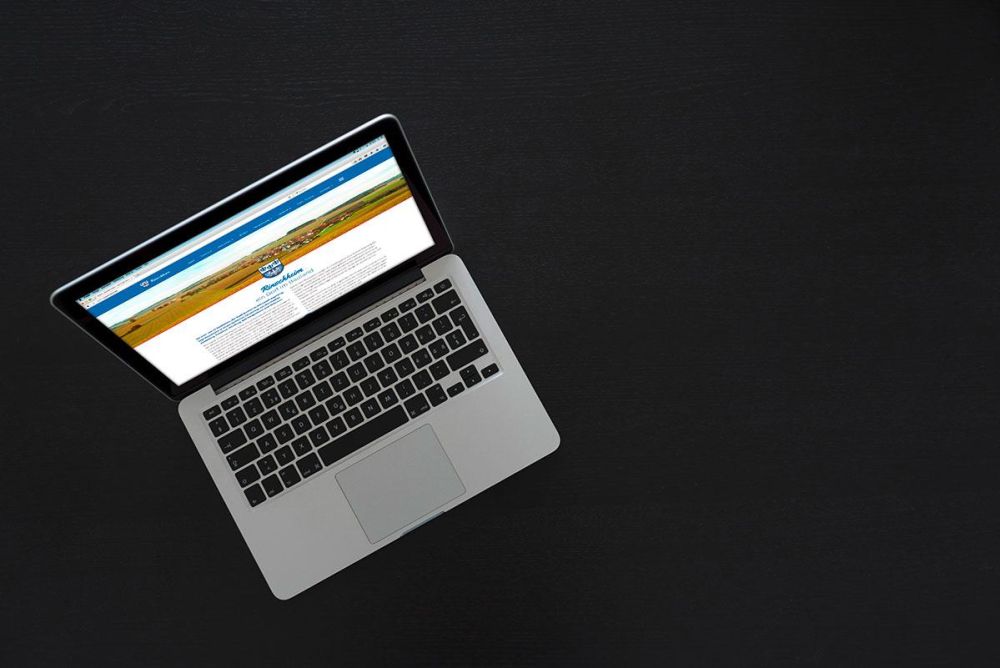 Webseite Rinschheim auf einem MacBook